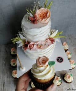 Cicekli-Konsept-NisanPastasi-ve-Cupcake