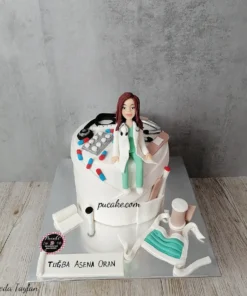 Doktor Temalı Pasta