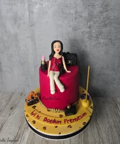 Moda ve Makyaj Temalı Butik Pasta