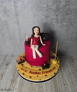 Alternative view of Moda ve Makyaj Temalı Butik Pasta