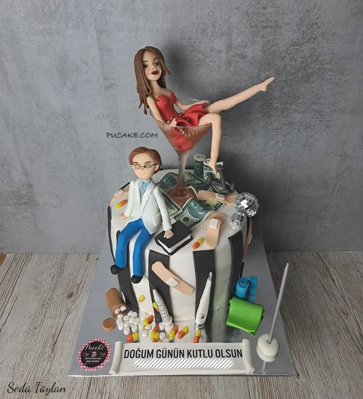 Kadın ve erkek figürleriyle süslenmiş spor temalı pasta