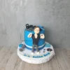 Ağırlık kaldıran sporcu figürü ve dambıllarla süslenmiş mavi pasta